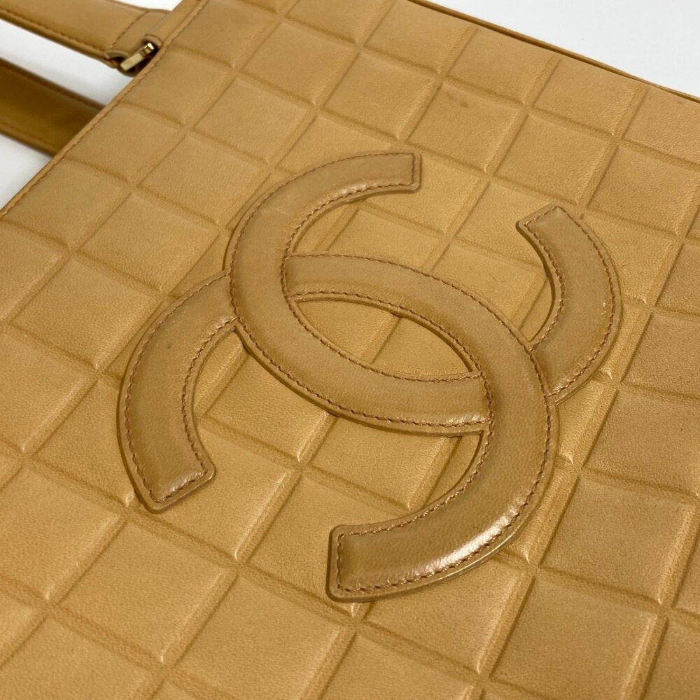 CHANEL Cream Logo Tote Bag - Picture 4 of 16